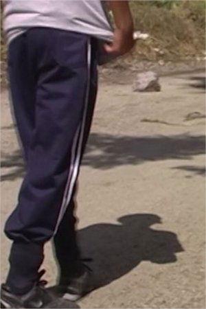 Poster - діти, які кидають каміння